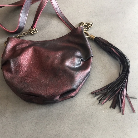 Vera Wang princess metallic chain crossbody bag - Picture 9 of 12